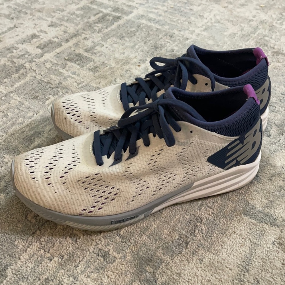 New balance ladies running shoes like new size 8.5
